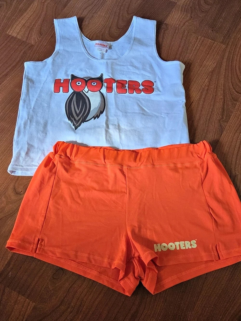 Hooters 2pc Uniform Set  Tank & Shorts White/Orange Size Large